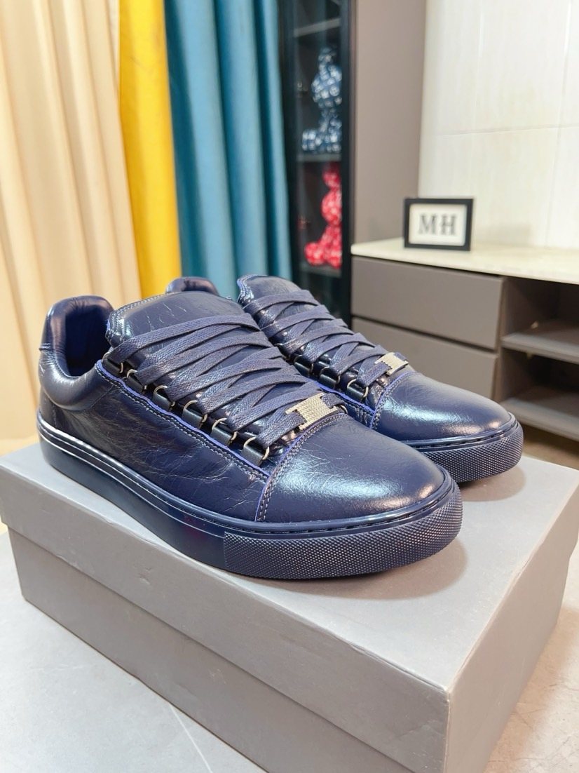 Balenciaga Textured Lace-Up Low-Top Sneakers — front