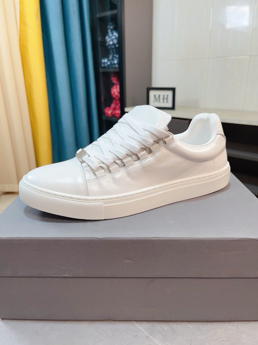 Balenciaga Textured Lace-Up Low-Top Sneakers — front